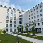 Strandlaeufer Mit Meerblick Und Balkon